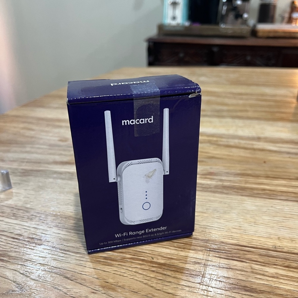White Wi-Fi Range Extender